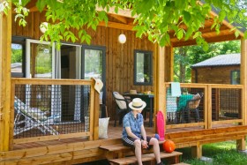 Camping 'Camping Paradis : Le Rocher de la Granelle - Le Bugue en Dordogne' à Le bugue
