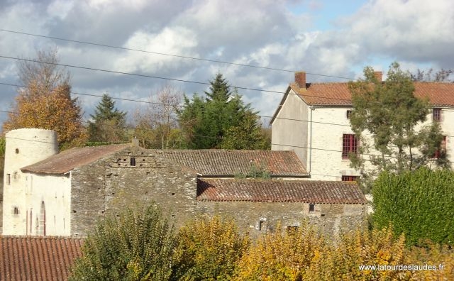 Chambre d'hôte 'Logis de la tour des laudes' à Breuil barret