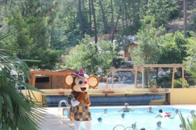 Camping 'Village de chalets et camping' à Joyeuse