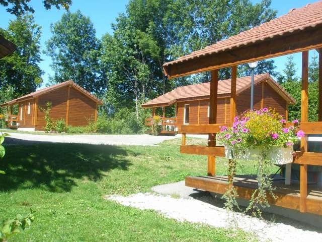 Chalets 'Camping le Champ de Mars' à Saint laurent en grandvaux