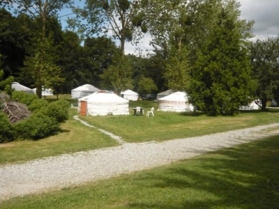 Camping 'Village de yourtes' à Dinan