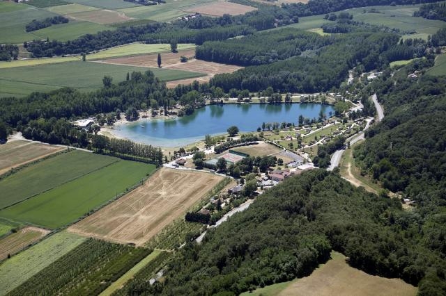 Camping 'Domaine du lac de champos' à Saint donat sur l'herbasse