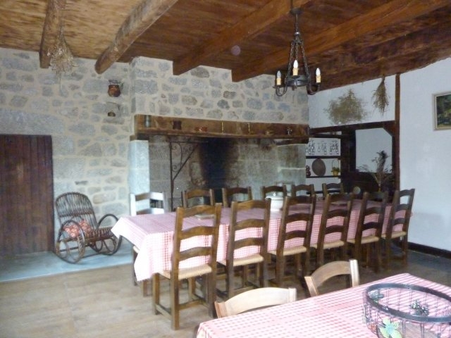 Gîte rural 'La Caussoneze piscine 8 / 15 personnes' à Entraygues