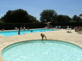 Camping 'FLOWER CAMPING LES TRUFFIERES' à Grignan