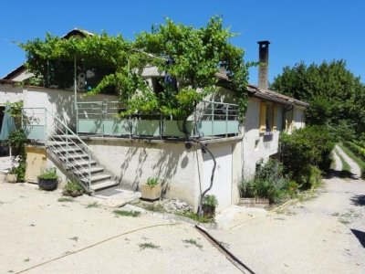 Gîte rural 'Une oasis au milieu des vignes' en Rhone Alpes