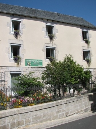 Gîte d'étape 'Les sentiers fleuris' à Aumont-aubrac