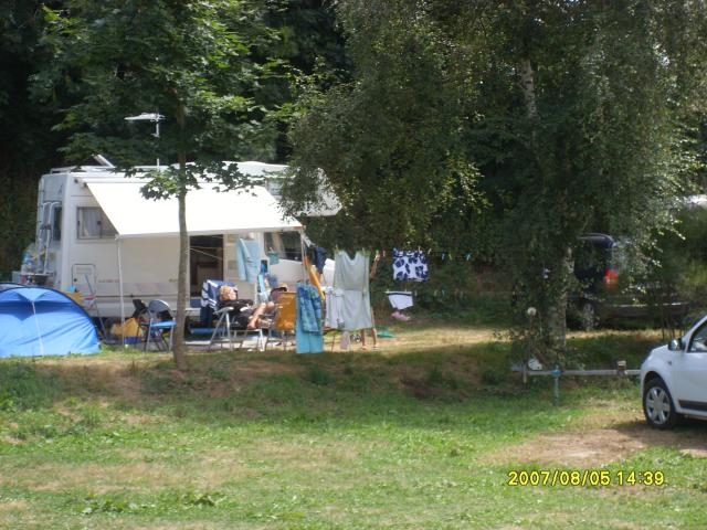 Camping 'Camping de la presqu'ile **(LAC DE PARELOUP)' à Salles-curan